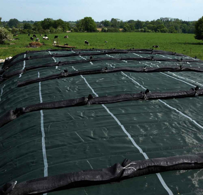 GRILLE DE PROTECTION SILO VERTE 12x15 - 220g/m²