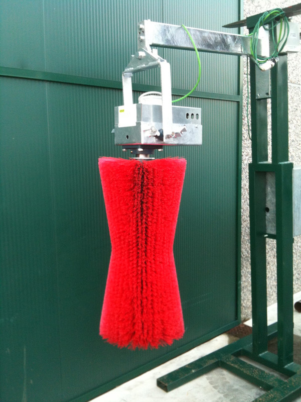 BROSSE ROTATIVE VERTICALE PENDULAIRE -ELECTRIQUE ROUGE